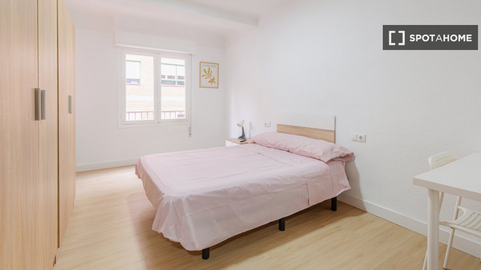 Habitación en piso compartido en alquiler en Elche, Alicante.