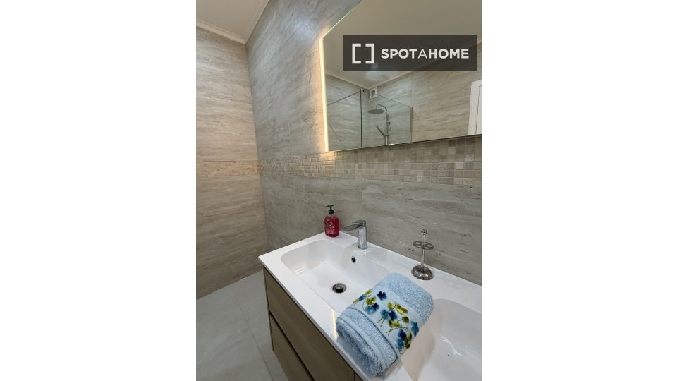 Double room Brussels, 4 beds, 125m² — photo 5