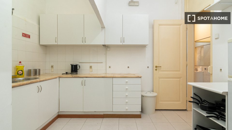 Double room Lisbon, 11 beds — photo 9