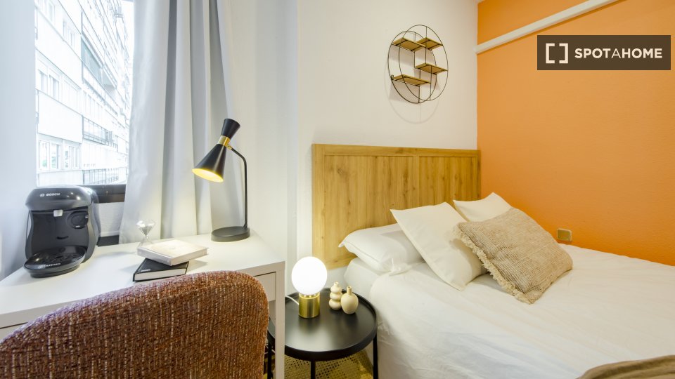 Double room Madrid, 7 beds, 135m² — photo 2