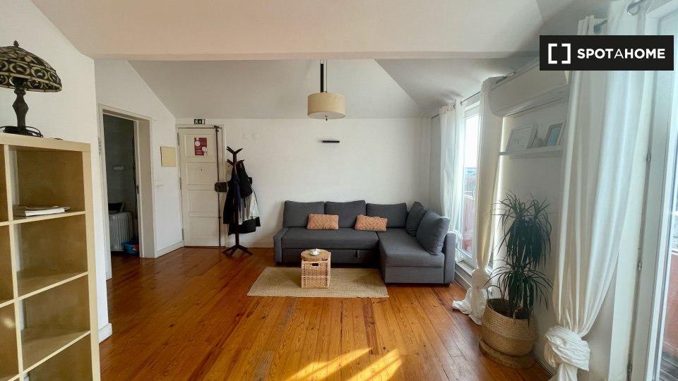 Apartment Lisbon, 2 beds, 75m² — photo 19