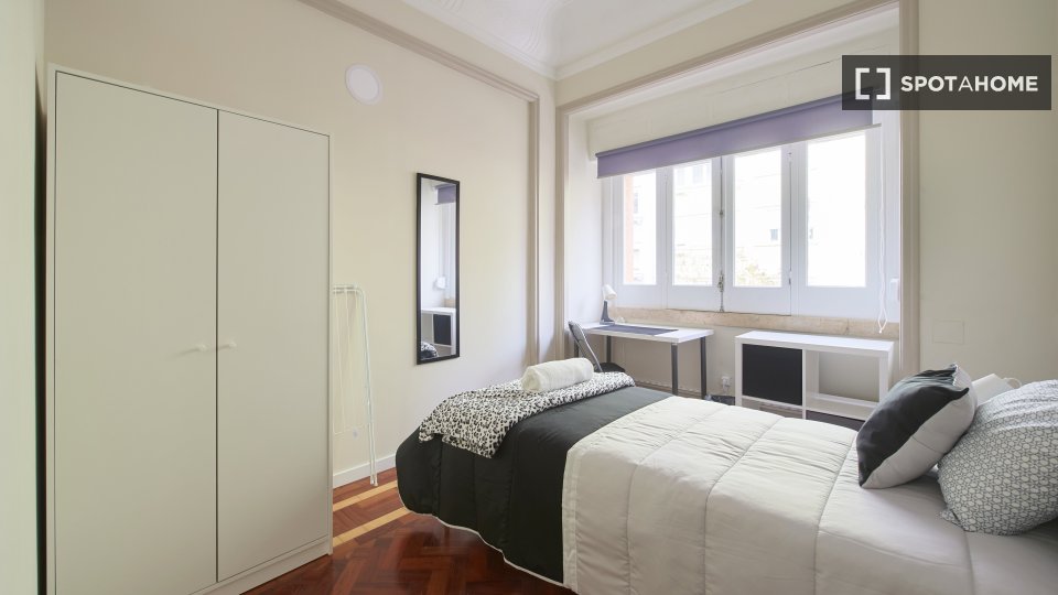 Double room Lisbon, 9 beds — photo 20