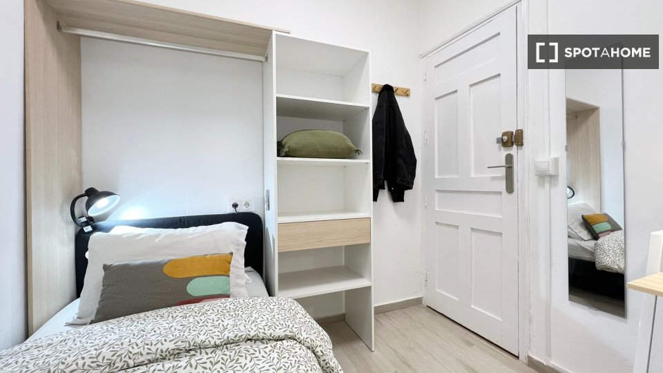 Double room Madrid, 6 beds — photo 1