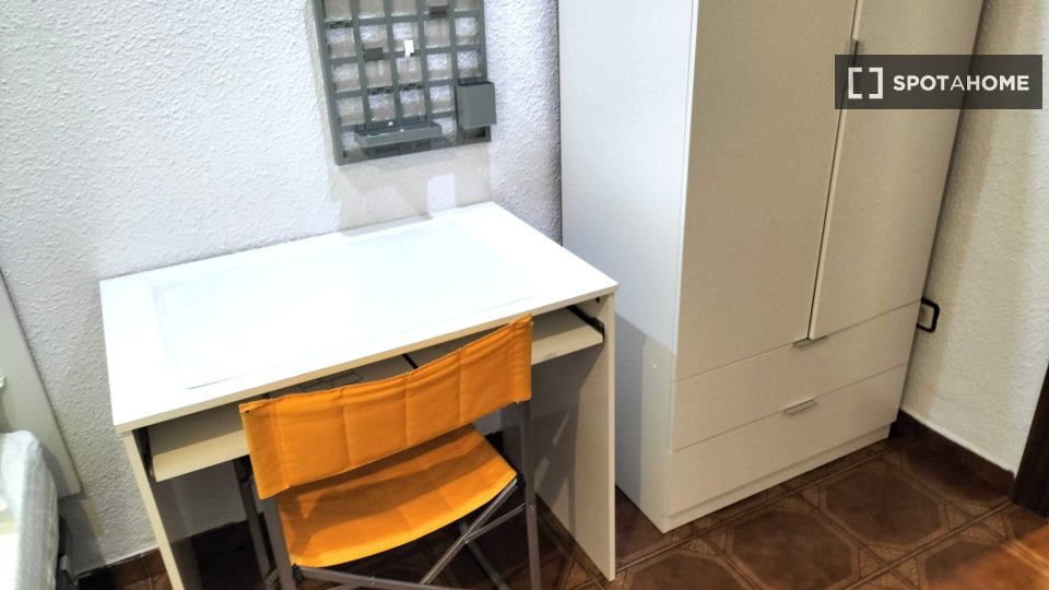 Habitación en piso compartido de 3 habitaciones en Ciutat Jardí.