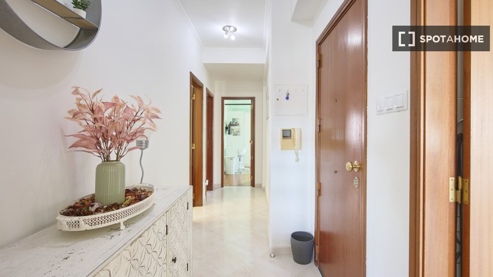 Apartment Lisbon, 2 beds, 90m² — photo 1