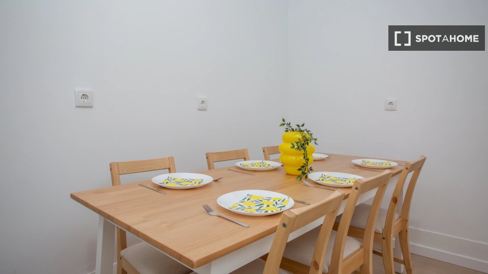 Double room Lisbon, 8 beds — photo 9