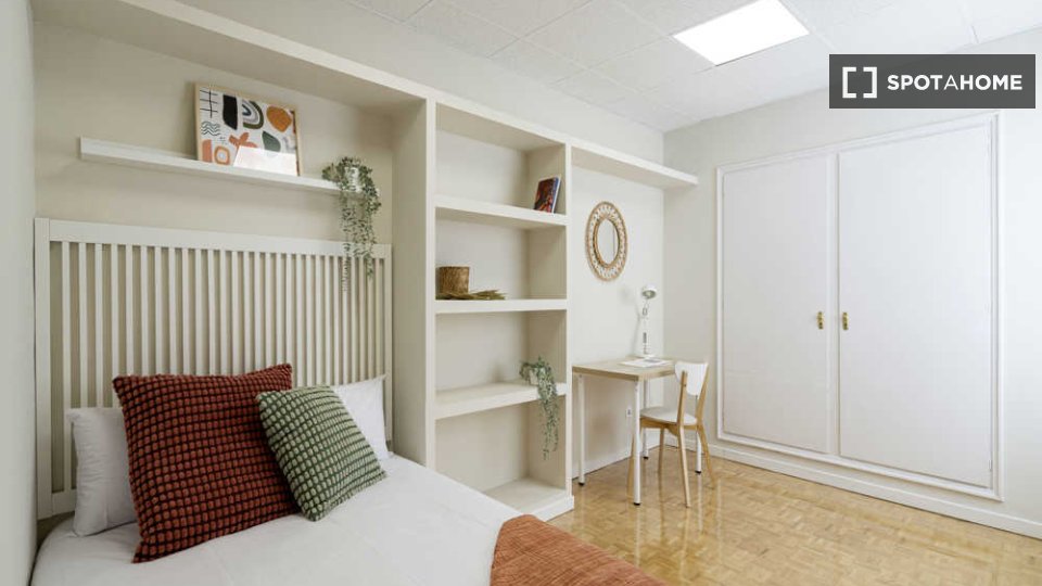 Double room Madrid, 8 beds — photo 53