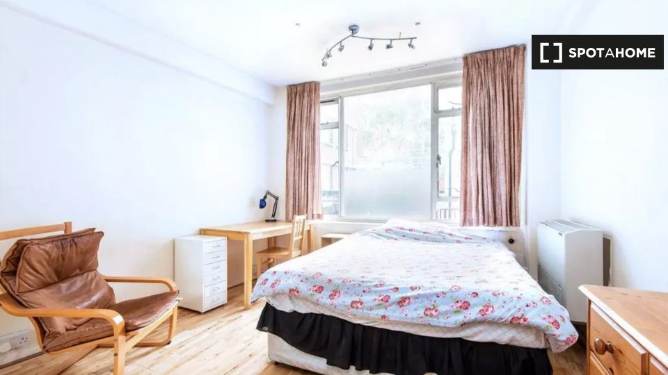 Double room London, 2 beds — photo 8