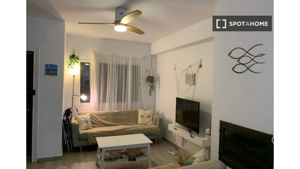 Piso de 3 habitaciones en alquiler en El Perellonet, Valencia