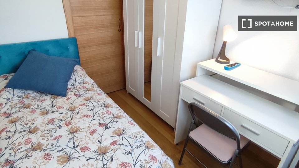 Double room Madrid, 5 beds, 110m² — photo 8