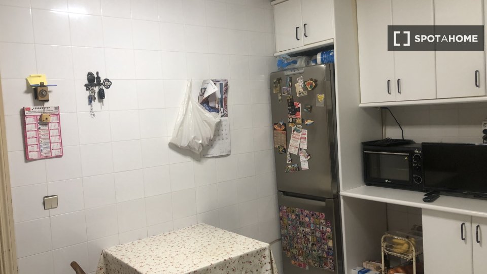 Double room Madrid, 3 beds, 8m² — photo 6