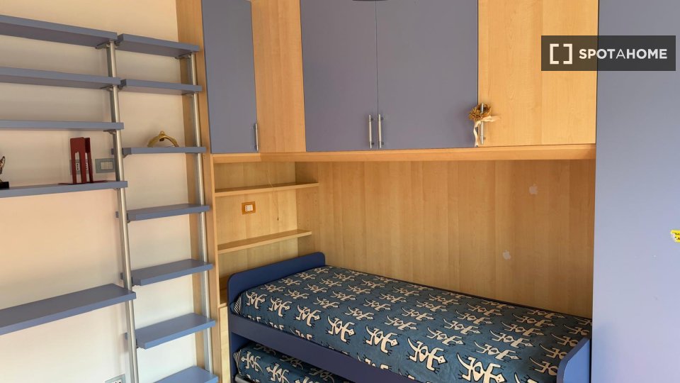 Double room Rome, 3 beds — photo 8