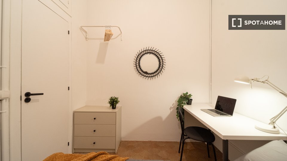 Double room Barcelona, 9 beds, 200m² — photo 17