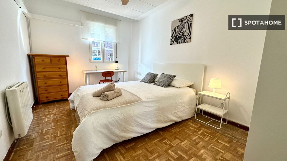 Double room Madrid, 3 beds — photo 19