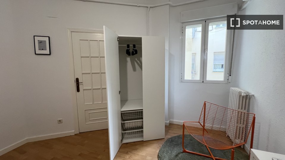Double room Madrid, 6 beds, 200m² — photo 3