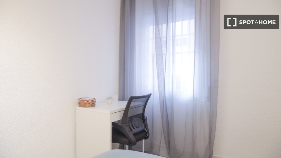 Double room Madrid, 5 beds — photo 5