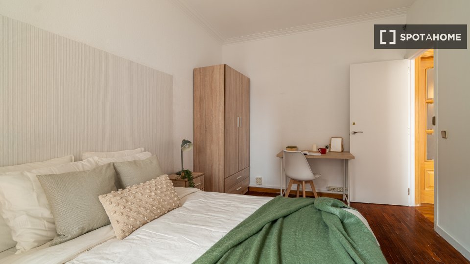 Double room Barcelona, 5 beds, 115m² — photo 11