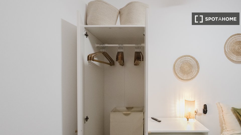 Double room Barcelona, 3 beds, 62m² — photo 3