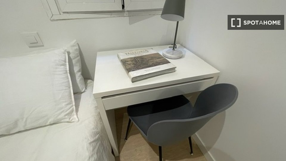 Double room Madrid, 12 beds — photo 23