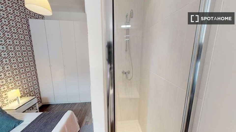 Double room Lille, 4 beds, 80m² — photo 18
