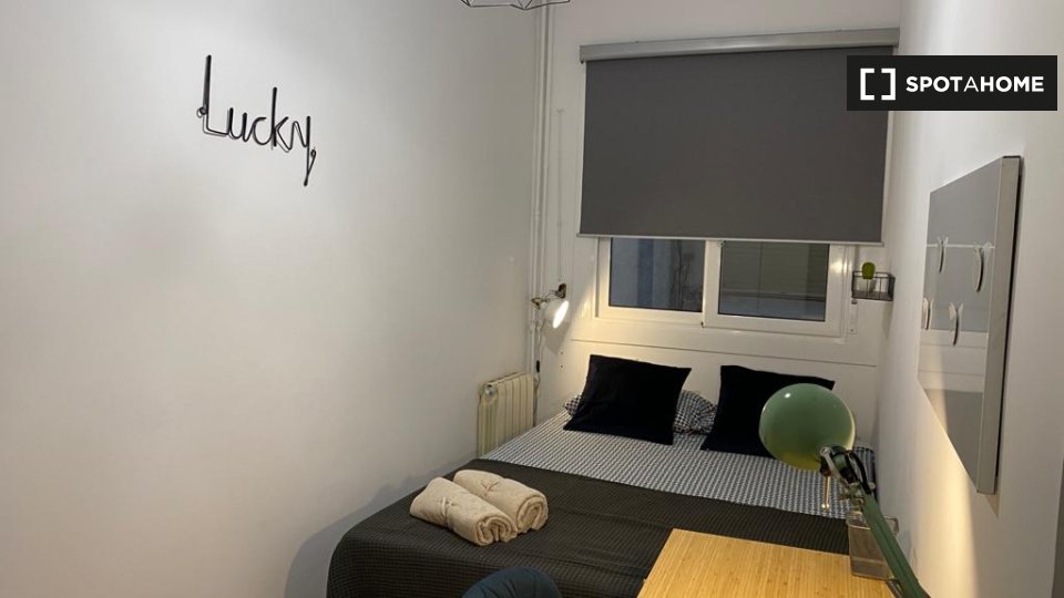 Double room Barcelona, 3 beds, 75m² — photo 1