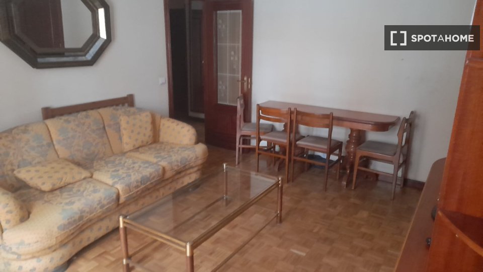 Double room Bilbao, 1 bed, 65m² — photo 2
