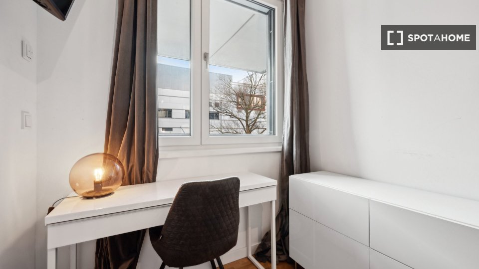 Double room Berlin, 4 beds, 116m² — photo 5