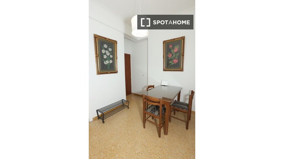 Double room Athens, 3 beds — photo 5