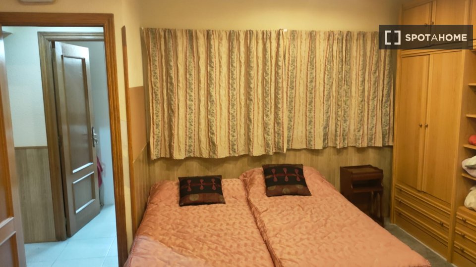 Double room Madrid, 2 beds — photo 10