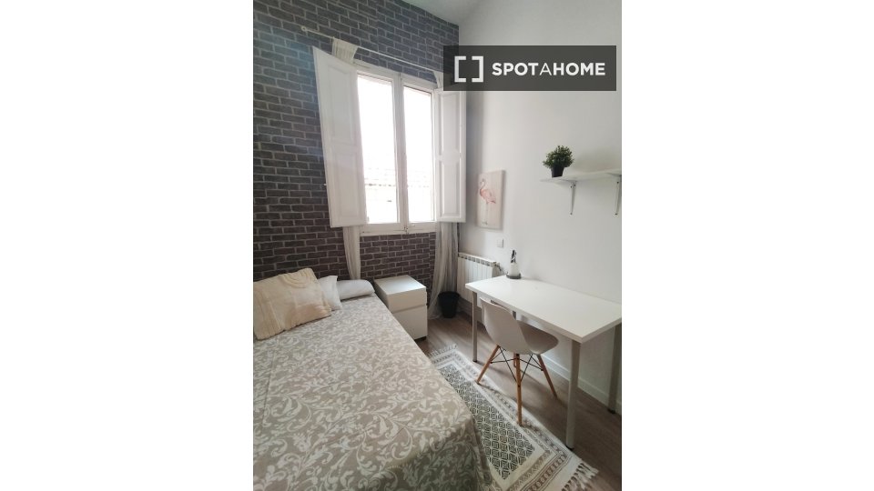 Double room Madrid, 5 beds, 100m² — photo 6