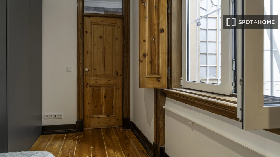 Double room Lisbon, 9 beds — photo 12