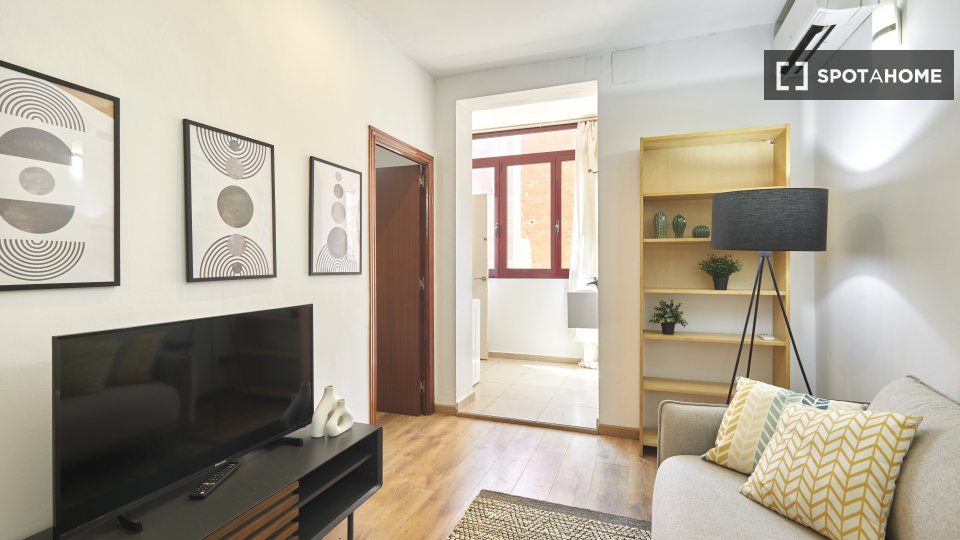 Apartment Barcelona, 4 beds, 80m² — photo 28