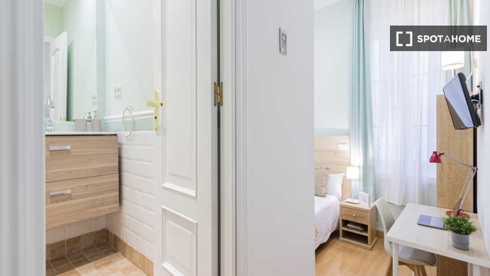 Double room Madrid, 41 beds — photo 49