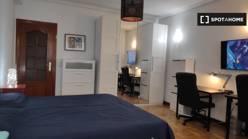 Double room Madrid, 5 beds, 120m² — photo 5