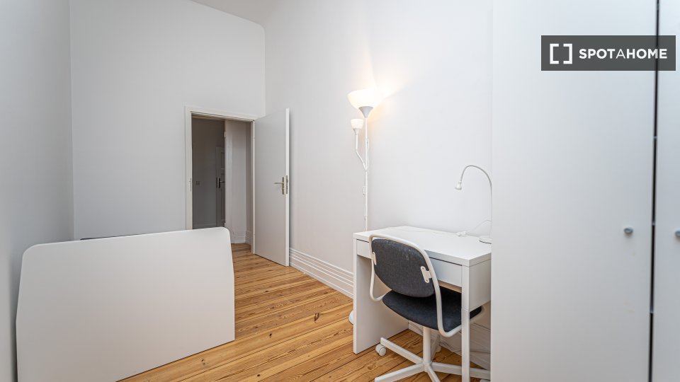 Double room Berlin, 6 beds, 108m² — photo 15