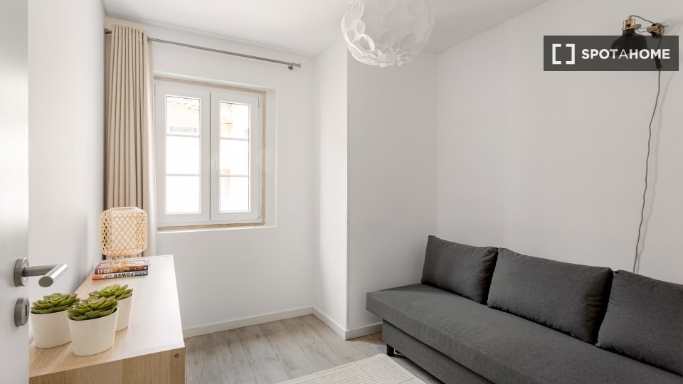 Apartment Lisbon, 4 beds — photo 1