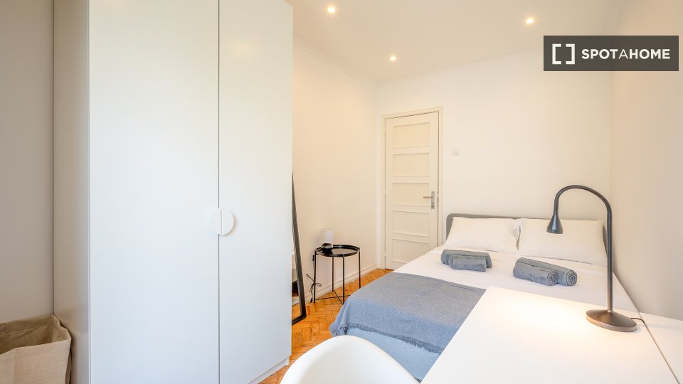 Double room Lisbon, 5 beds — photo 15