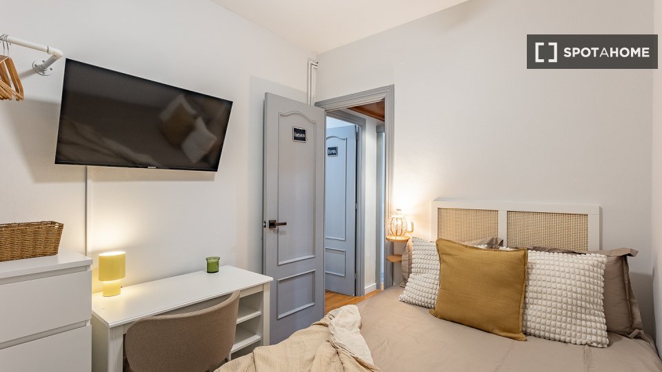 Double room Barcelona, 5 beds, 95m² — photo 3