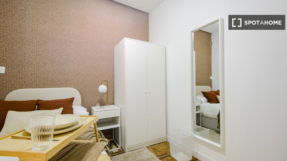 Double room Madrid, 8 beds — photo 11