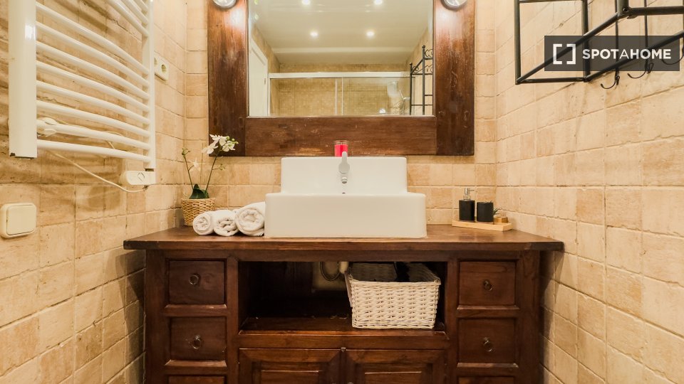 Apartment Barcelona, 2 beds, 80m² — photo 2