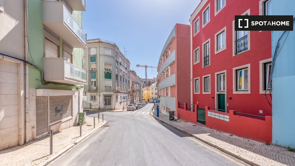 Apartment Lisbon, 2 beds, 65m² — photo 15