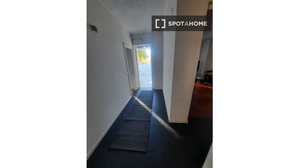 Double room Lisbon, 5 beds — photo 1