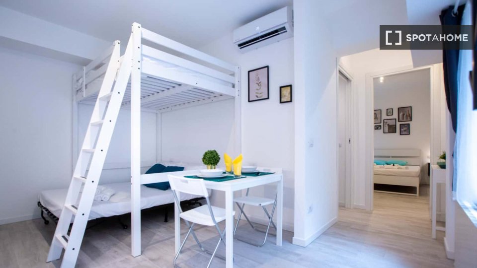 Apartment Milan, 1 bed — photo 2