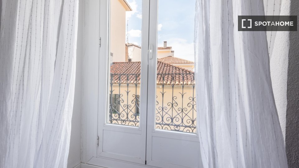 Double room Madrid, 5 beds — photo 42
