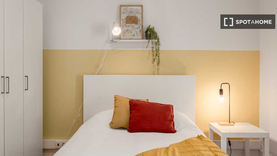 Double room Lisbon, 5 beds — photo 48