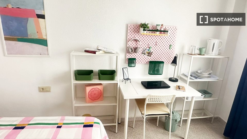 Double room Alicante, 6 beds, 110m² — photo 10