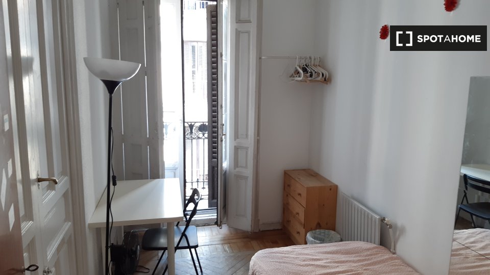Double room Madrid, 12 beds, 280m² — photo 4