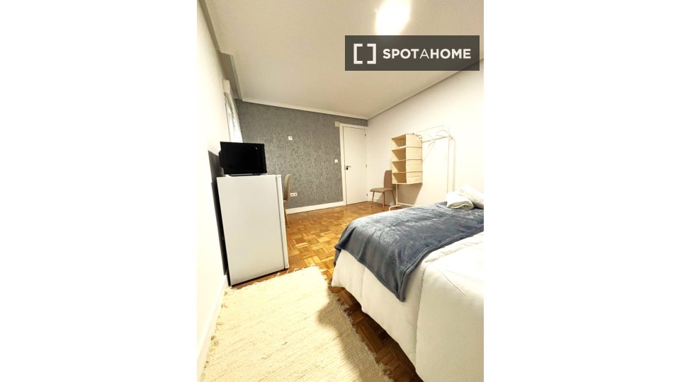 Double room Madrid, 8 beds, 160m² — photo 21