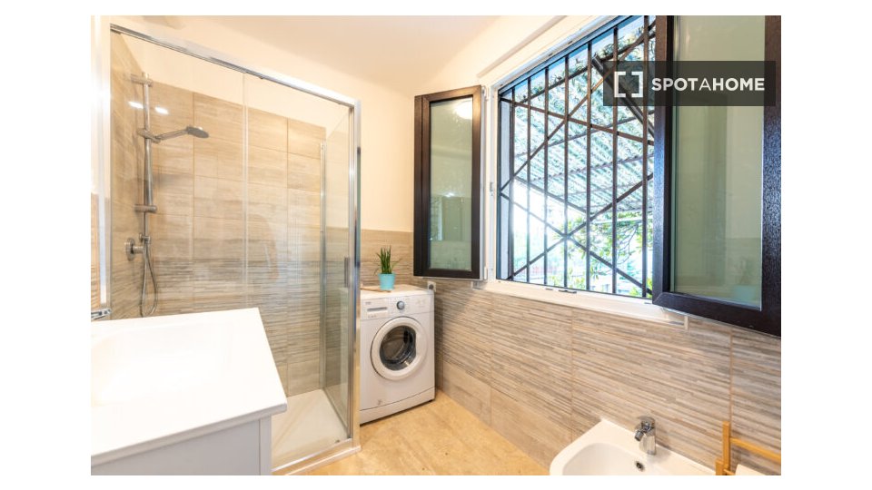 Double room Milan, 5 beds — photo 7