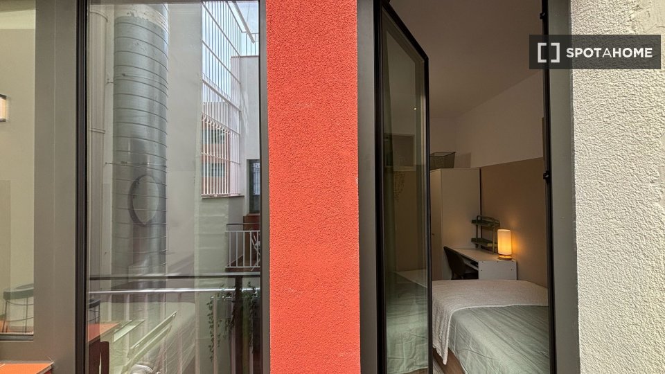 Double room Barcelona, 4 beds, 90m² — photo 8